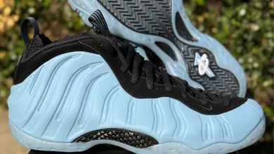 nike-air-foamposite-one-psychic-blue-sneaker-news
